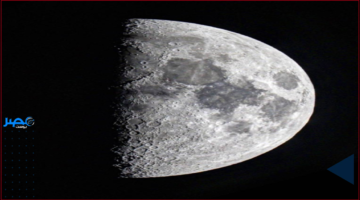 التربيع الأول.. القمر يتغير شكله الليلة في سماء جدة